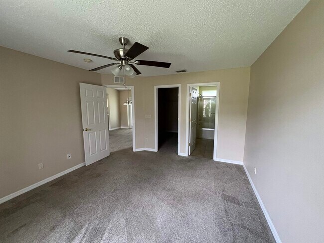 Building Photo - 15 Prestwick Ln