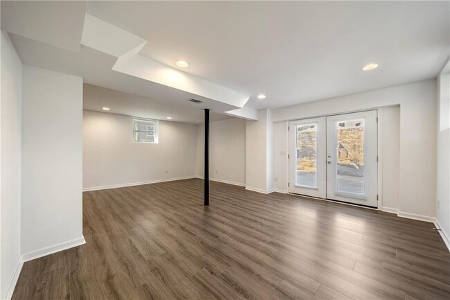 Building Photo - 1113 Brook Ave