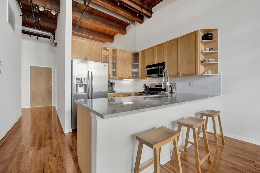 Primary Photo - 525 W Superior St