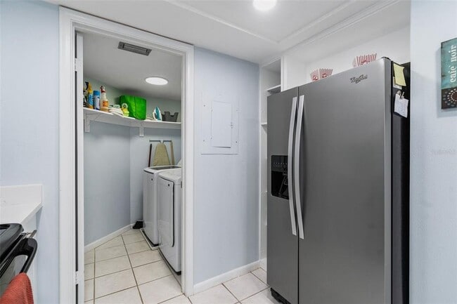 Building Photo - 6287 Bahia Del Mar Cir N