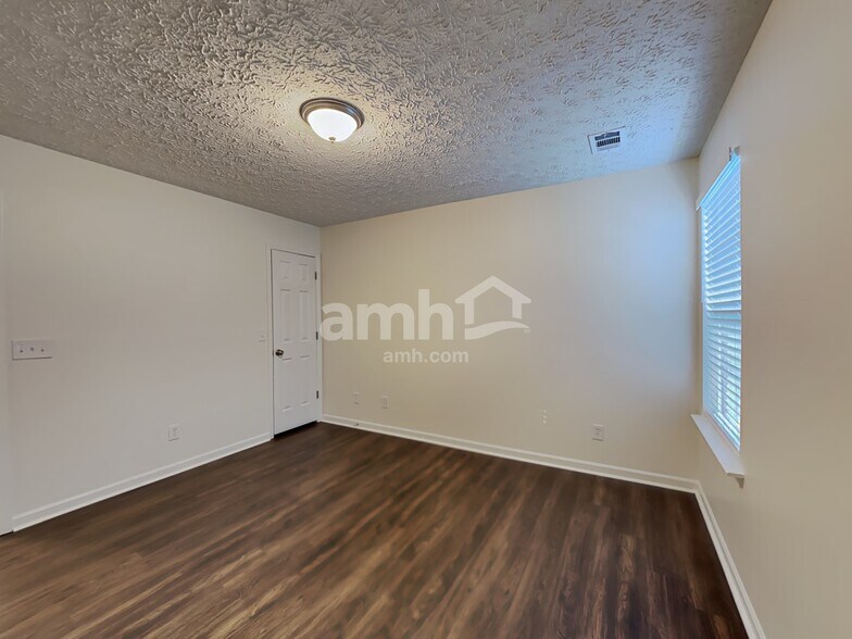 Building Photo - 114 Nacoochee Way