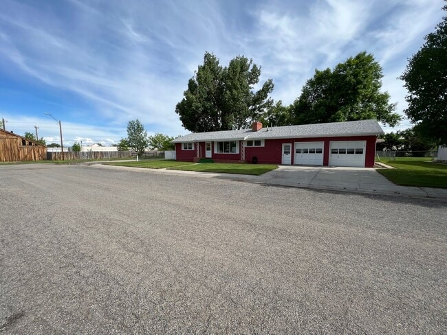 Building Photo - 429 E Pine St