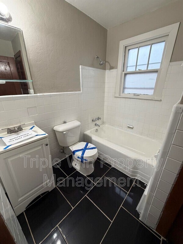 Building Photo - 6206 Evergreen Blvd