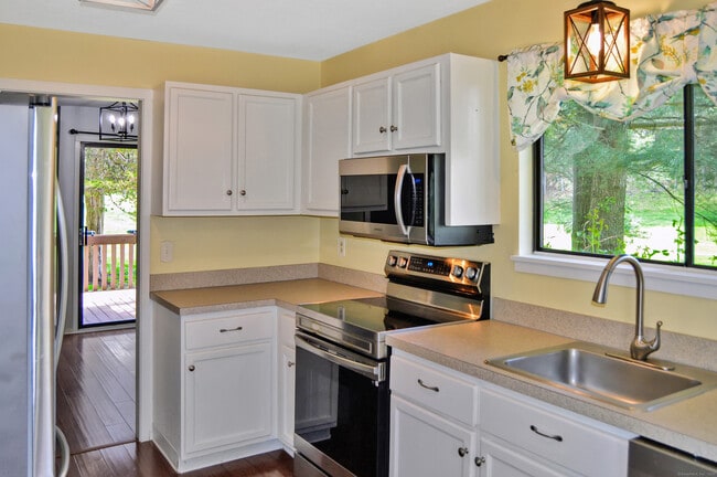 Building Photo - 106 Mallard Dr