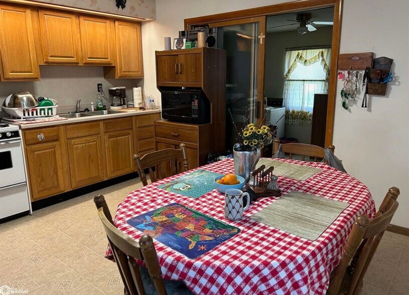 Kitchen - 2602 Flint Hills Dr