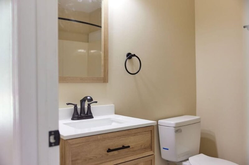 Building Photo - 111 Lora Ln