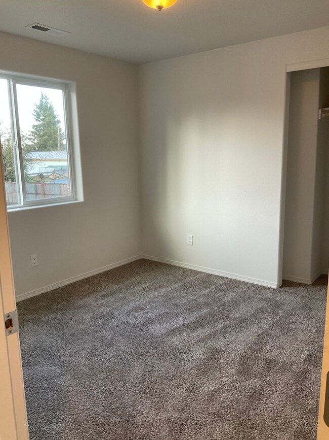 Building Photo - 627 Koontz Rd