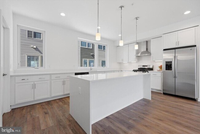 Building Photo - 3016 S Northbank Pl