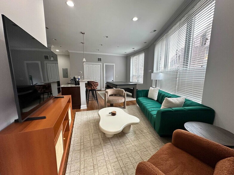 Building Photo - 951 W Huron St