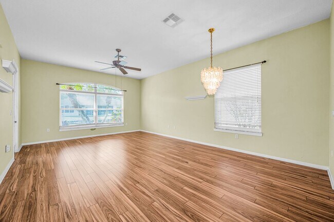 Building Photo - Beautifully Updated Villa