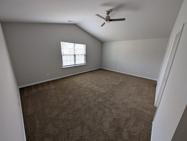 Room #4 - Master bedroom with walk-in closet. - 1682 Weatherend Dr