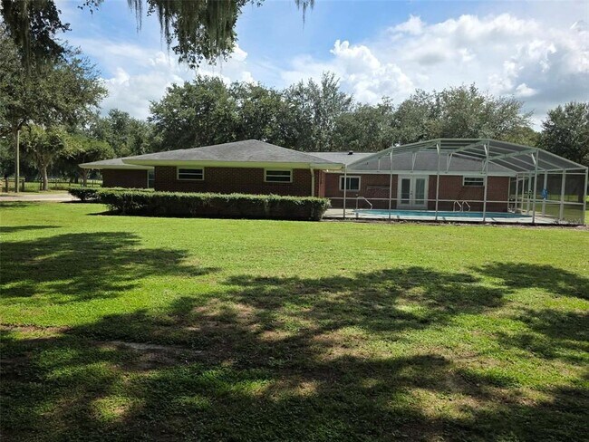 Building Photo - 25601 Laylaine Dr