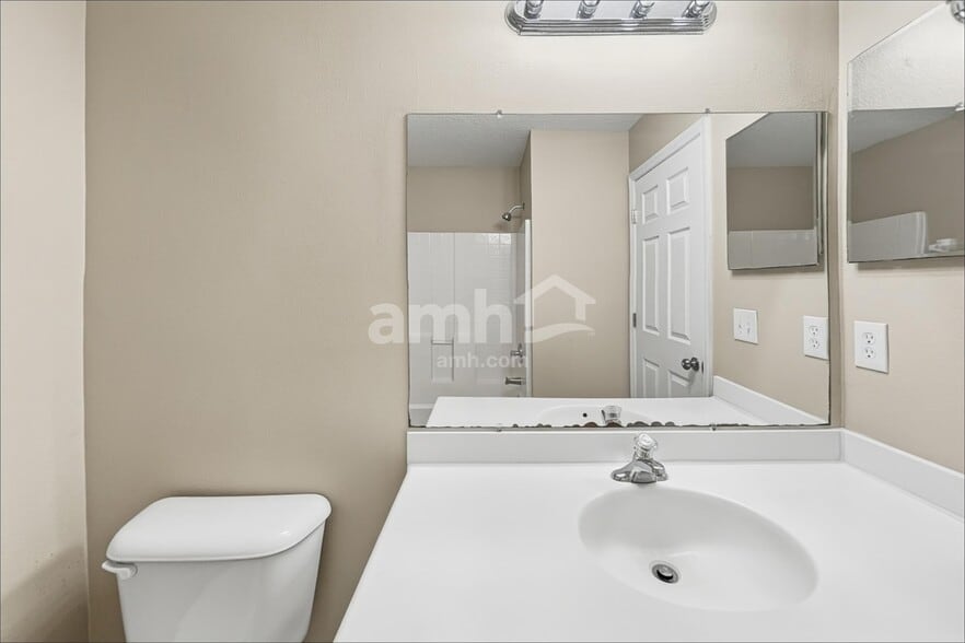 Building Photo - 1779 Ferncreek Dr