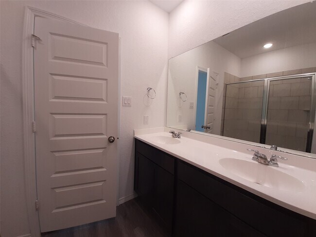 Building Photo - 16568 Moss Ln