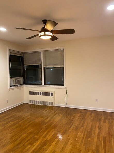 Building Photo - 180 E Hartsdale Ave