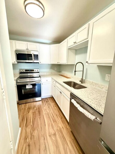 Building Photo - 1 Warren Lodge Ct