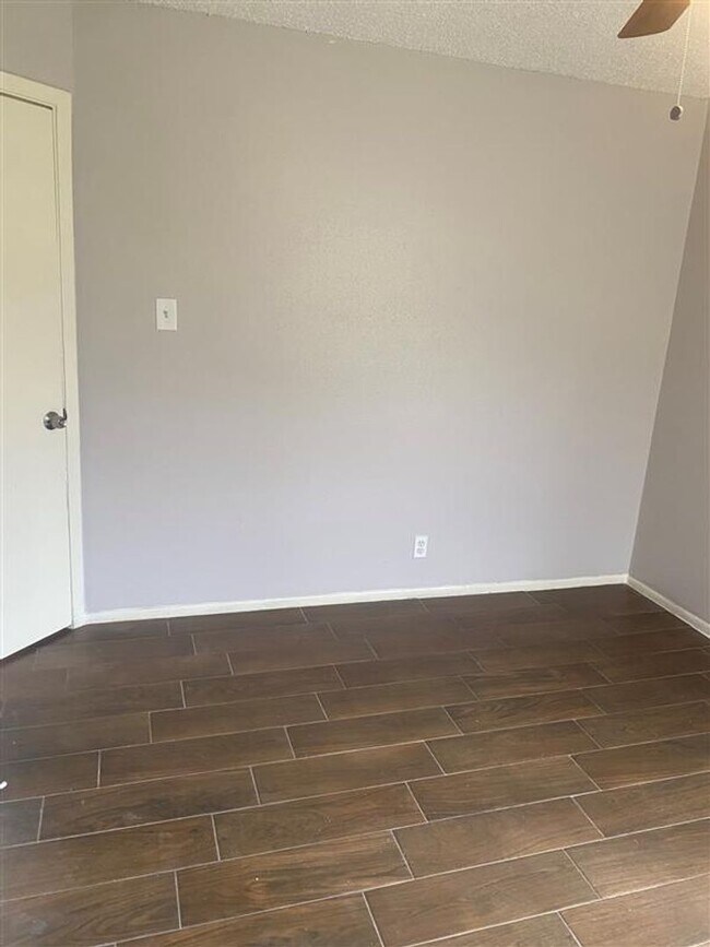 Building Photo - 7920 Falcon Ridge Dr