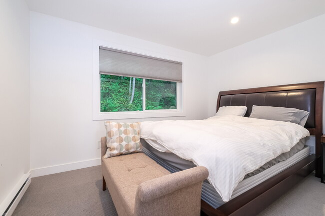 Building Photo - LUXURY WATER-VIEW CONDO FOR RENT- FULLY RENOVATED- WEST SEATTLE/ALKI