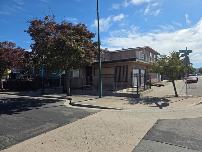 Building Photo - 301 Willard Ave