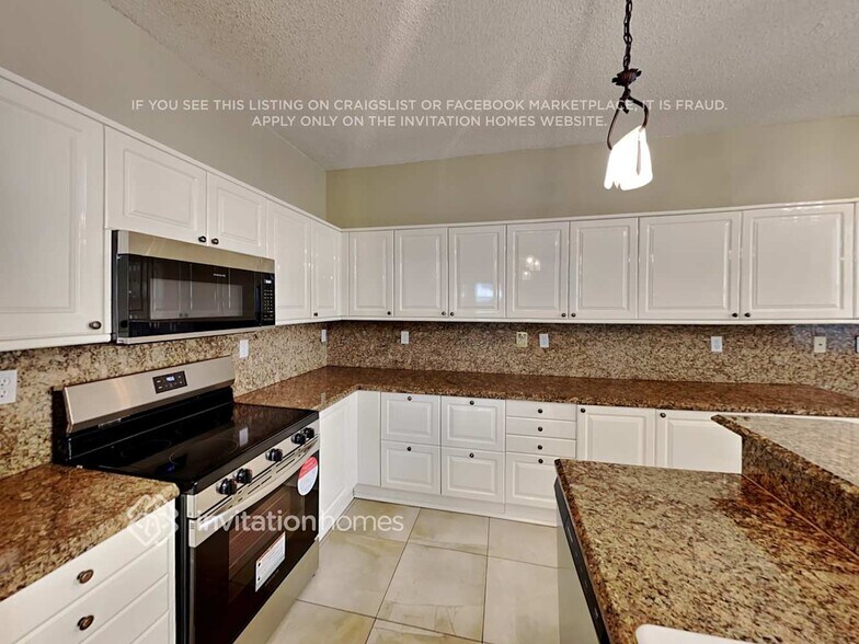 Building Photo - 1170 NW 185th Ave