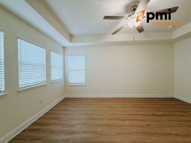 Building Photo - "Spacious Elegance Awaits: 5-Bedroom Home with 3.5 Baths in Winter Garden"