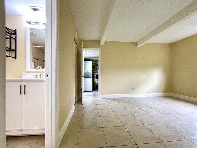 Building Photo - 1005 S Flagler Ave