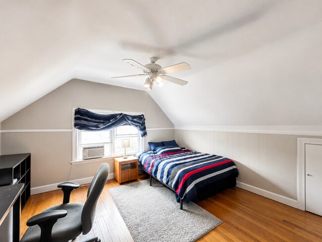 Building Photo - 6 Bed/2 Bath Mins. from UC Campus $600/pp ($3,600/mo)!