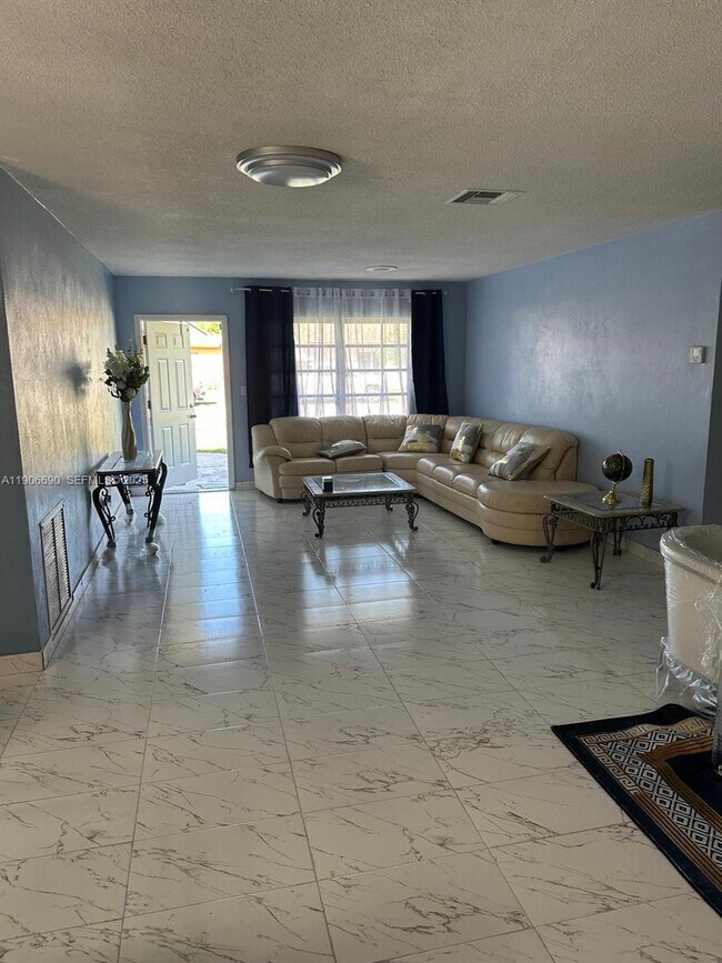 Building Photo - 5360 Fletcher St