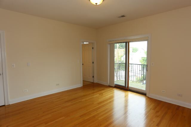 Building Photo - 1724 W Belmont Ave