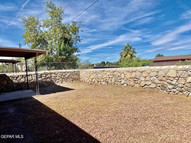 Building Photo - 6932 Escondido Dr
