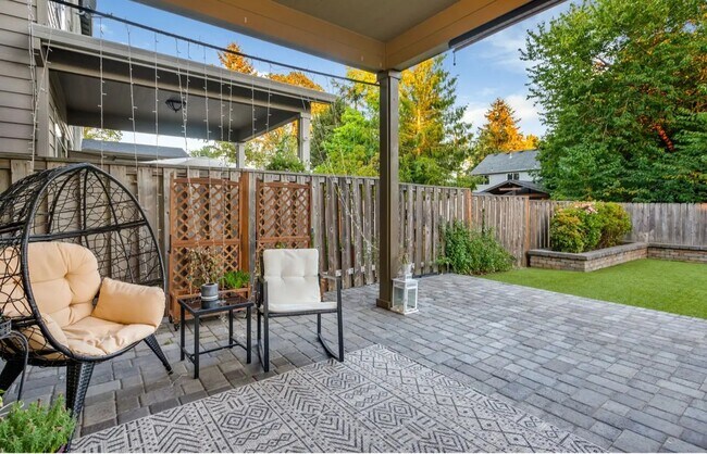 Building Photo - 8826 SW Spruce St