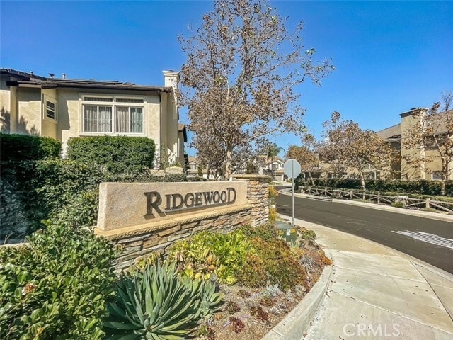 Building Photo - 10 Lyon Ridge