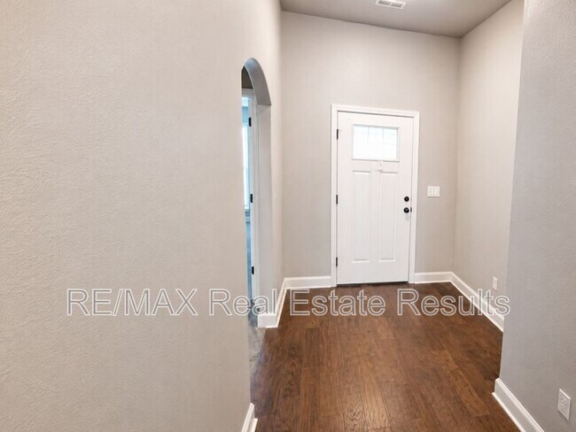 Building Photo - 511 Melrose Pl