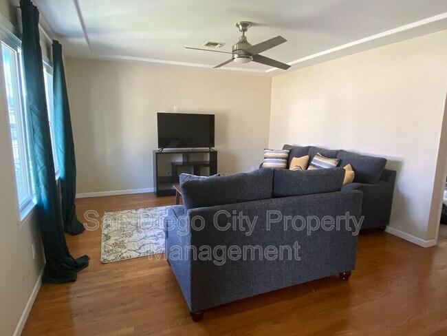 Building Photo - 5442 San Onofre Terrace