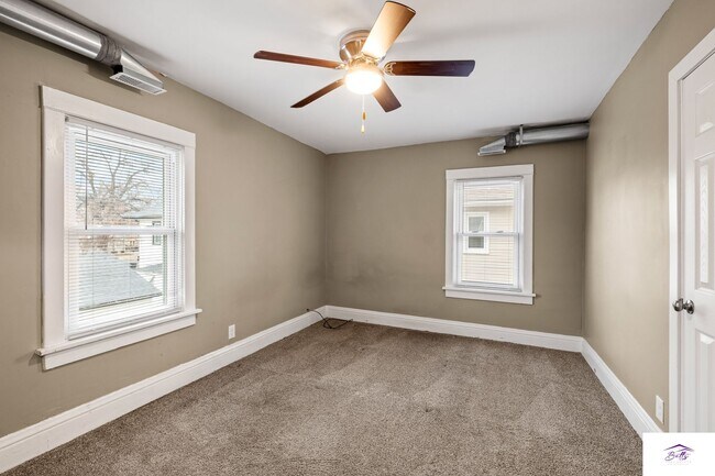 Building Photo - RENT SPECIAL!