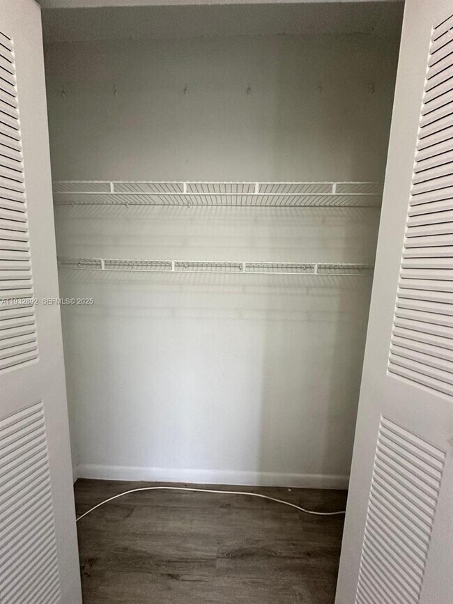 Building Photo - 1021 SW 104th Ct