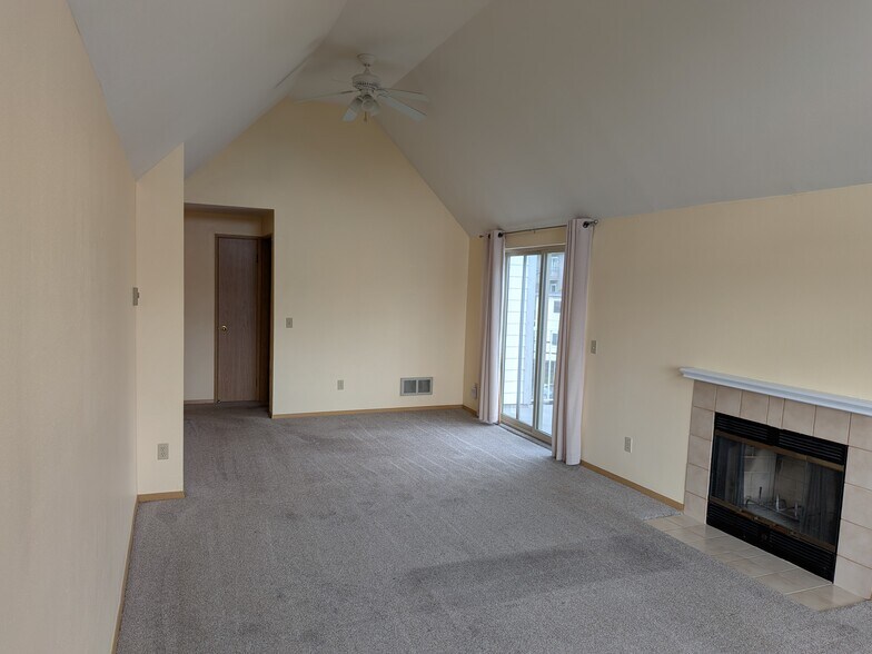 Living/ Dining Room - 4540 45th Ave SW