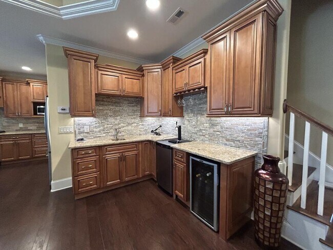 Building Photo - 2345 Azalea Pointe NE