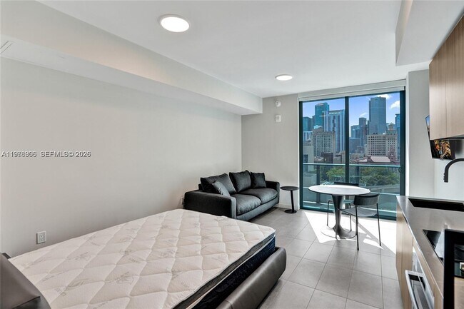 Building Photo - 121 NE 5th St