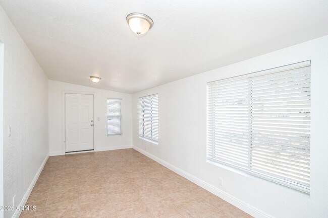 Building Photo - 1905 S Old Greenfield Rd