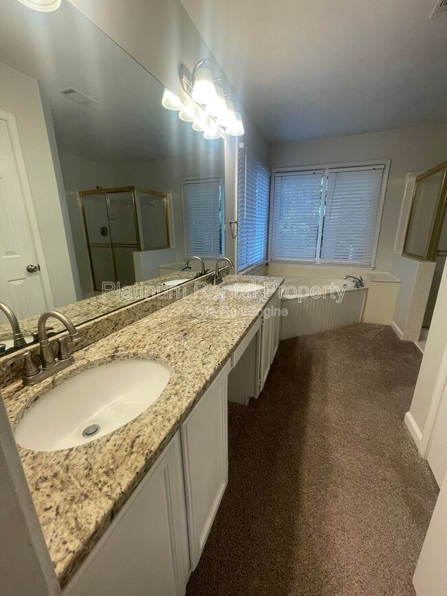 Building Photo - 940 Club Chase Ct