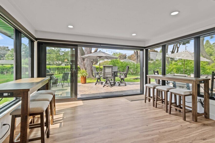 Building Photo - 1095 April Ln