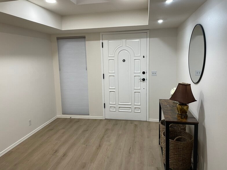 Entry - 440 N Dodge Blvd