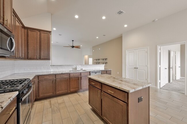 Building Photo - 6723 Barrington Crk Trce