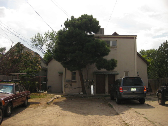 Building Photo - 840 Galapago St