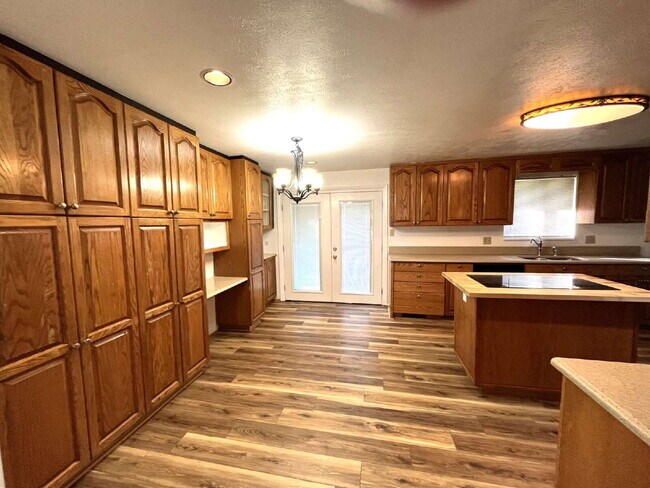Building Photo - 3 Bedroom, 2 Bath Home In Aurora Hills, Updated Flooring And Huge Backyard