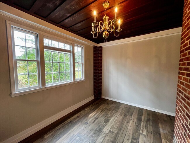 Building Photo - 3800 Overbrook Dr
