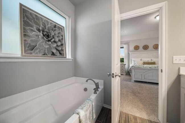 Building Photo - Stunning 3BR + Study in Prime Owasso/Colli...