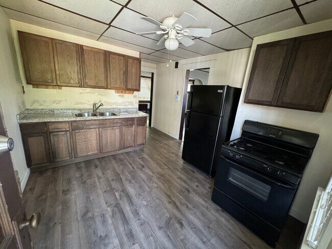 Building Photo - 3334 W 99th St