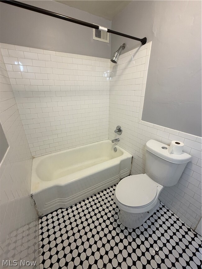 Building Photo - 310 Vine Ave